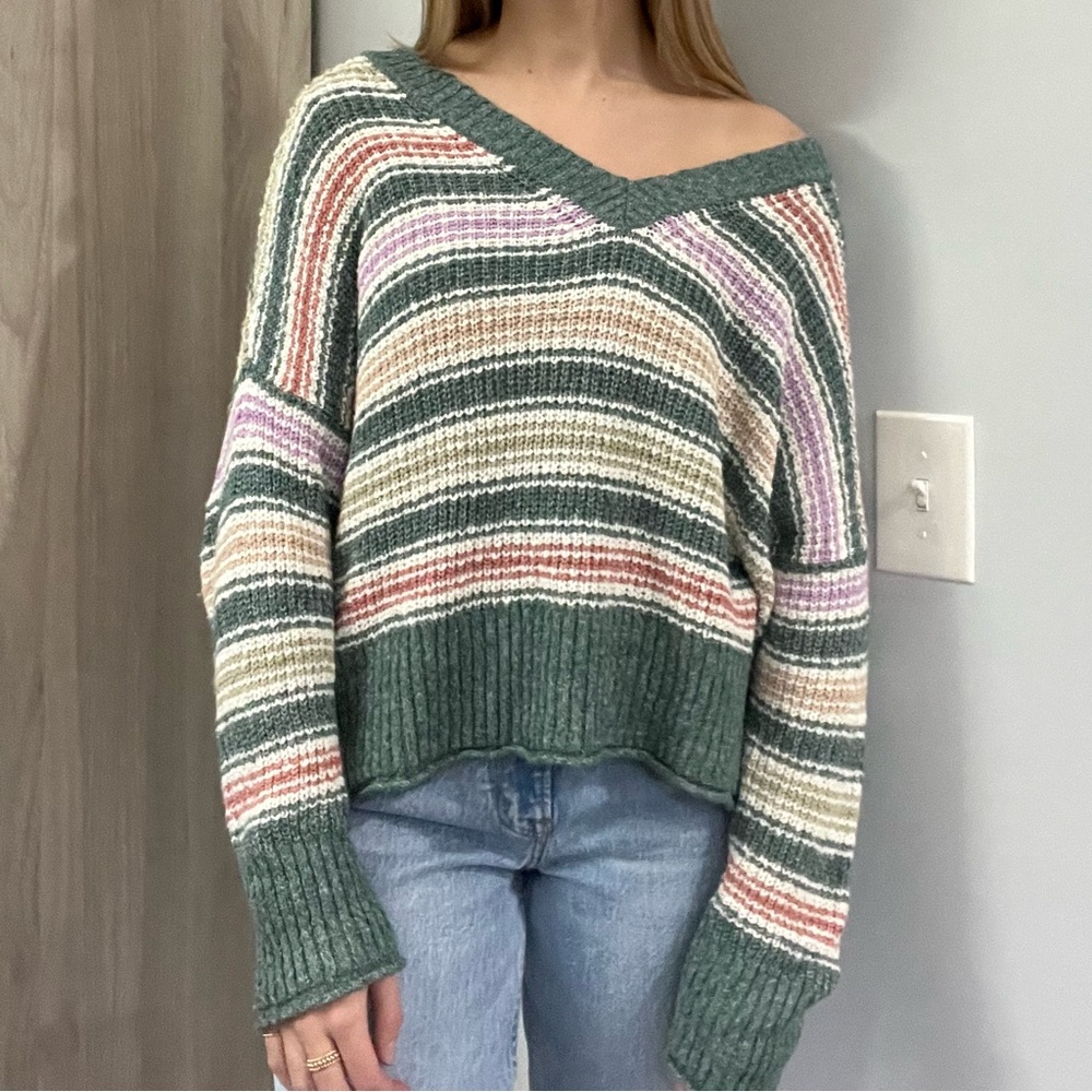 American Eagle sweater, size medium, like new